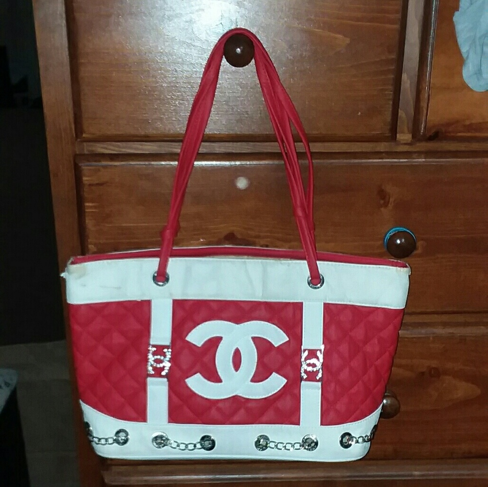 Red white tote bag